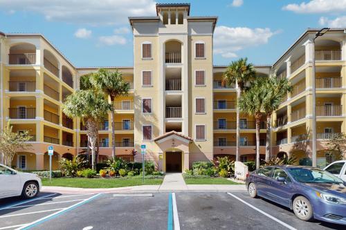 Modern Orlando Condo With Pool, Balcony Views, And Disney Shuttle - Orlando, FL