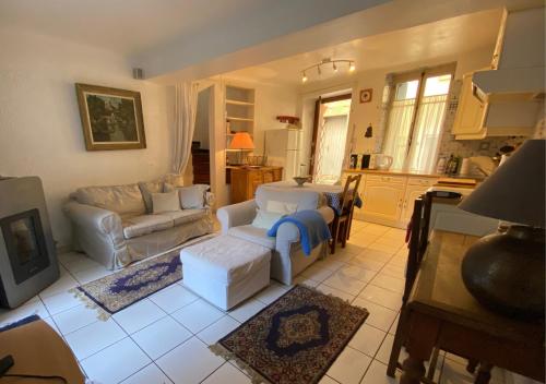 Maison & Village Quarante - French Village House gîte à louer Quarante