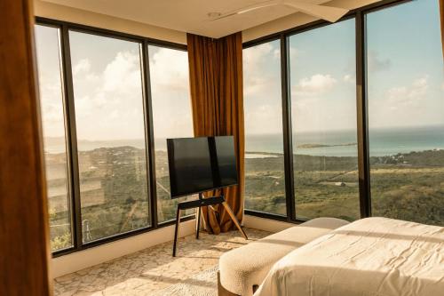 Hillside Compound with Ocean Views in เกาะเซนต์ครออิก