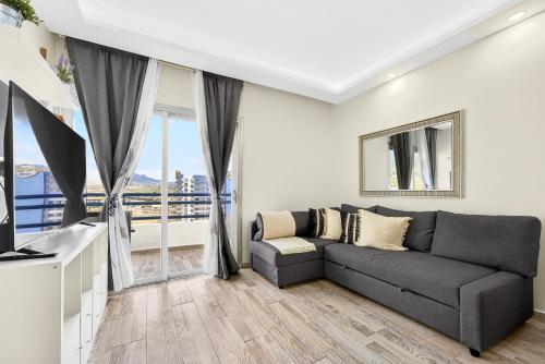 Oceanview Paradise 2BR: High-Speed WiFi & Office | Walk to Beach & Restaurants gîte à louer Playa Paraiso