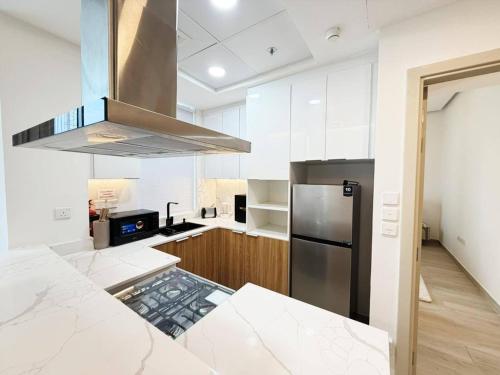 Bright Stylish 1BR in Prime JVC - image 9