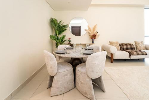 Luxury 1-Bedroom in the Heart of Downtown Dubai - image 9