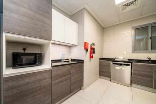 Luxury 1-Bedroom in the Heart of Downtown Dubai - image 8