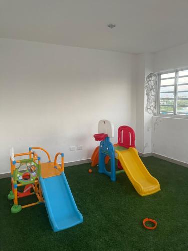 Lujoso apartamento con jacuzzi y gimnasio in Villa Mella