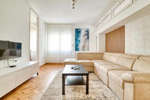 Apartment Maras