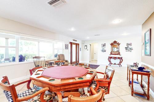 Létesítmények, Dog-Friendly Lakefront Home with Private Dock & Beach - Snowbirds Welcome in Lake Placid (Florida)