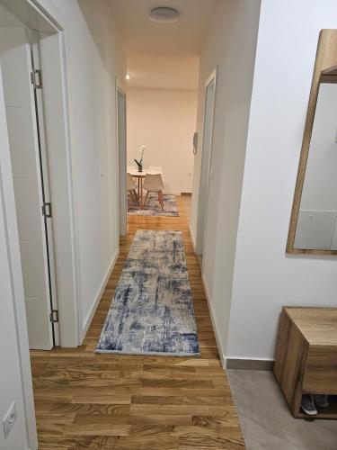 Sweet Spot, Large Flat with Free Parking, between Sarajevo and Bosnian Pyramids in Visoko, Fits 6 in Podlugovi