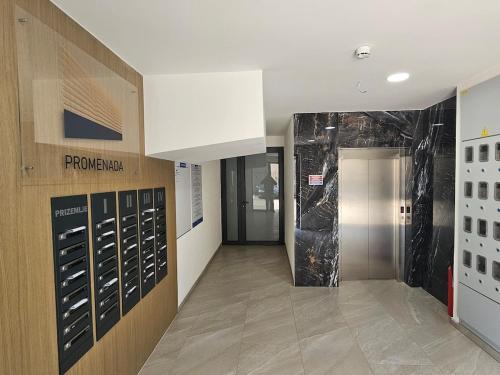 Sweet Spot, Large Flat with Free Parking, between Sarajevo and Bosnian Pyramids in Visoko, Fits 6 in Podlugovi