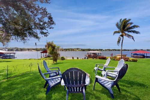 A szálláshely kívülről, Dog-Friendly Lakefront Home with Private Dock & Beach - Snowbirds Welcome in Lake Placid (Florida)