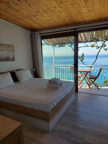 Qeparo Antonio Rooms in เคปาโร