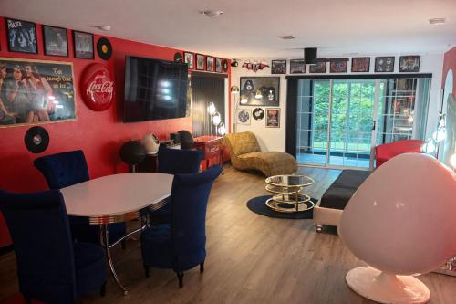 Sleeps 6