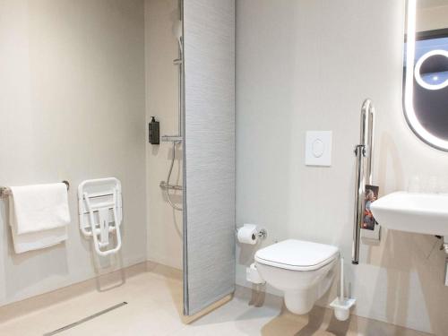 room detail thumbnail 2