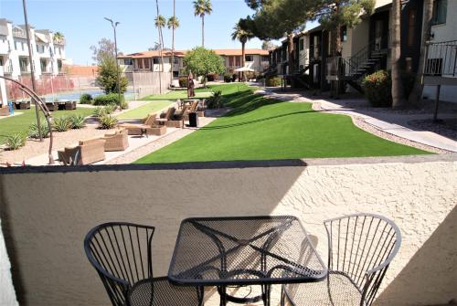 125 Fully Furnished 1BR Suite-Prime Location - Apartment - Scottsdale