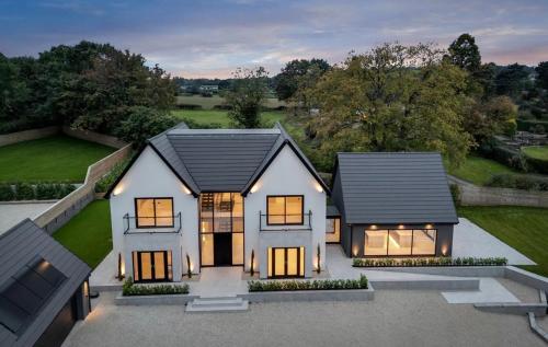 Intelligent smart home with amazing views in Maer