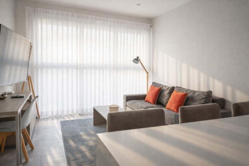 Luxury Condo 1BR Kitchen AC Gym Pool Cine 100MB