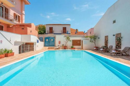 Cristal Blu Mono 3 With Shared Pool - Happy Rentals