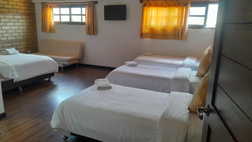 1 queen bed, 2 double beds