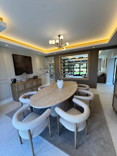Létesítmények, Intelligent smart home with amazing views in Maer