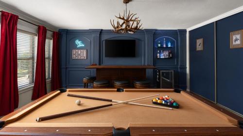 Cedar Park Parlor 5BR Hot Tub & Game Room – khách sạn tại Anderson Mill