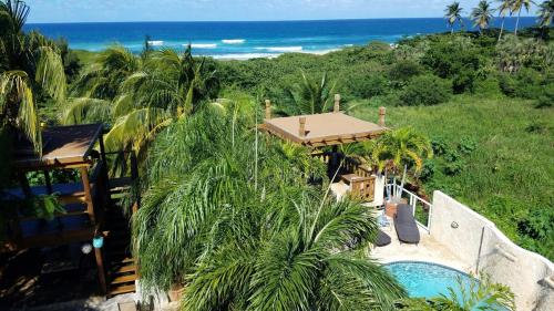Jobos Beach House - Steps from the beach! in San Antonio (PR)