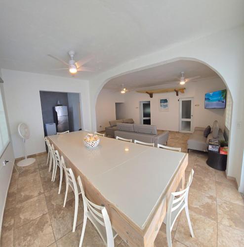 Jobos Beach House - Steps from the beach! in San Antonio (PR)