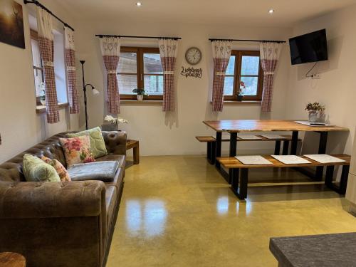 2 bedrooms, 3 beds