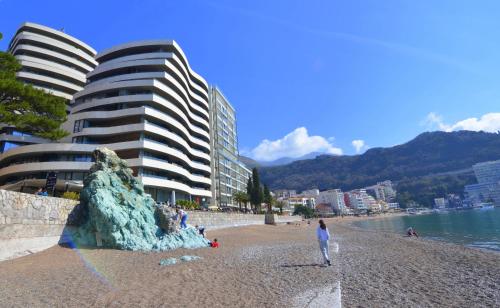 Azure Breeze Suites B