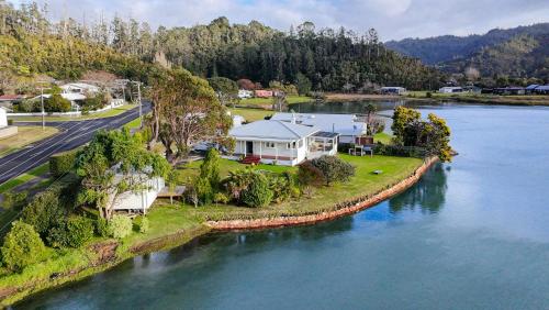 Exterior view, Kingfisher Lodge Waterfront Retreat in Tairua