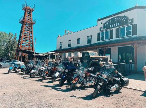 Twin Cities Hotel in Turner Valley (AB)