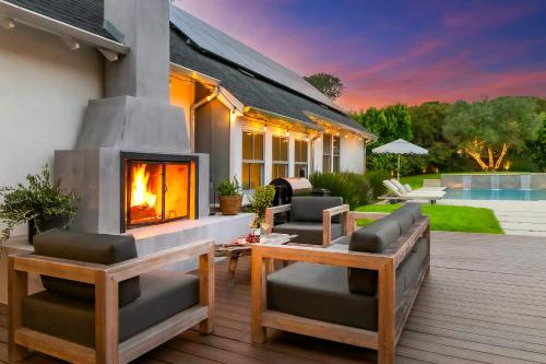 Surf and Style Chic Modern Farmhouse Guest Suite in Encinitas, USA