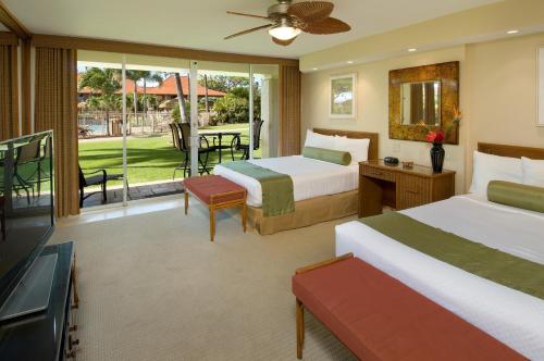 2 queen beds, 1 sofa bed