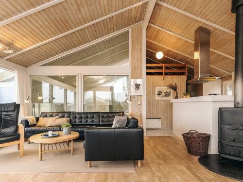 Facilities, Luxury Beach House with Pool in Gronhoj