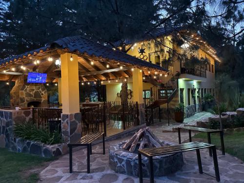 Hermosa cabaña con terraza para disfrutar Cabañas puerta del bosque Mazamitla