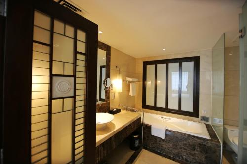 room detail thumbnail 2