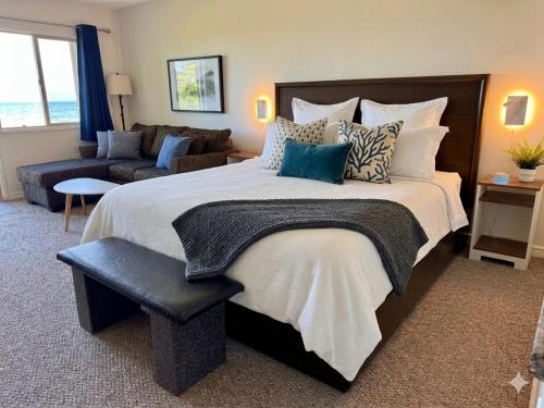 Beachfront King Bed Studio Suite, Qualicum Beach