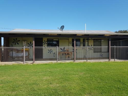Viesnīcas āriene, Riverview Coastal Retreat Sleeps 6 Walk to Beach Great Ocean Road in Peterborough