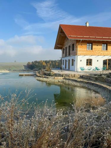 Viesnīcas āriene, Modern Farm Apartment With A Swimming Pond in Ringleben