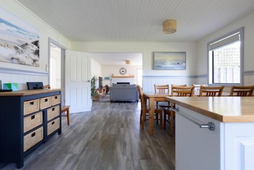 Lulworth Coastal Getaway - Close To The Beach in Lulworth