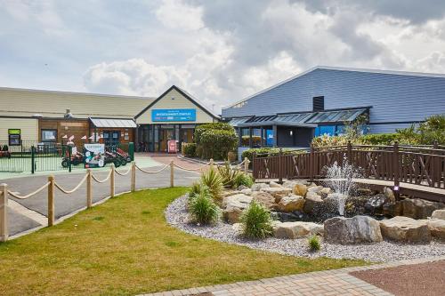 Attractions, Cedar Retreat in Cayton