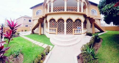 White House by White River - Ocho Rios
