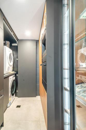 Leichhardt 3-Level Family House | Near CBD - image 13