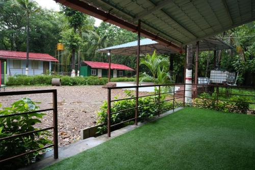 wild paradise jungle homestay in Hankon