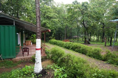 wild paradise jungle homestay in Hankon