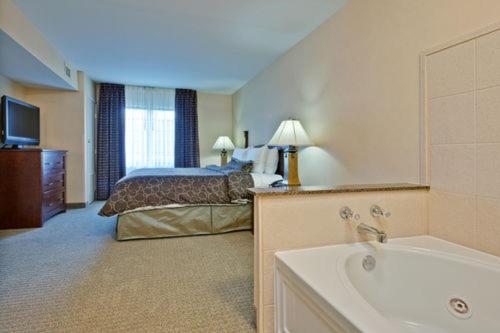 Hawthorn Suites by Wyndham Williamsville Buffalo Airport