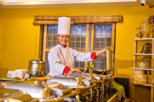 Makanan dan Minuman, Hotel Crown Himalayas in Pokhara