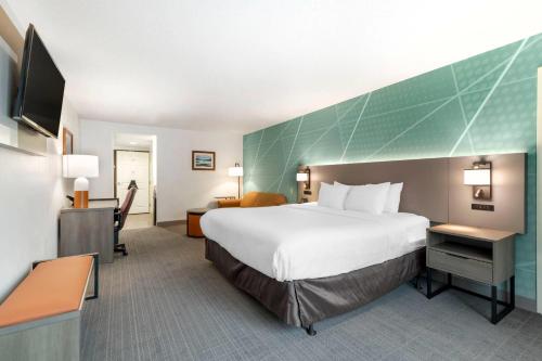 Comfort Inn & Suites in Lake George, USA