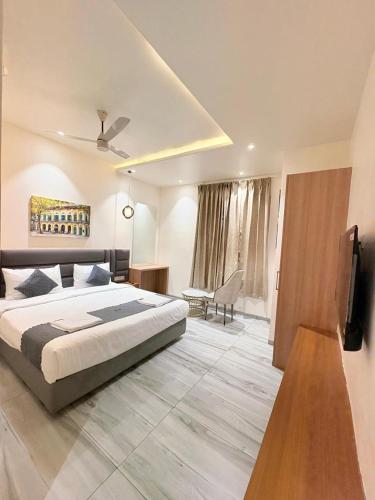 Gulta, Hotel Moti Mahal in Ambikapur