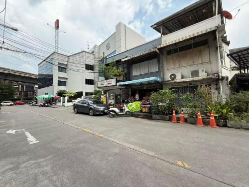 S Hostel sukhumvit 48Near Phrakanong BTS station - image 11