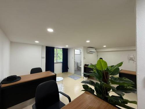 S Hostel sukhumvit 48Near Phrakanong BTS station - image 13