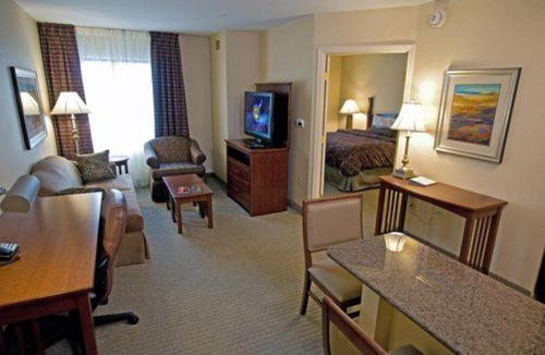 Hawthorn Suites by Wyndham Williamsville Buffalo Airport